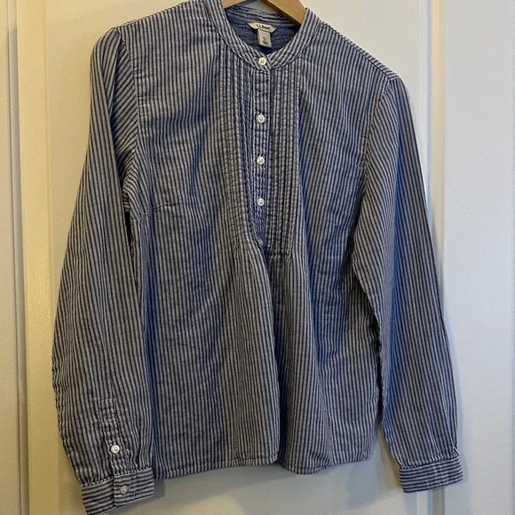 L.L. Bean Pintucked Shirt XSP - Picture 2 of 7